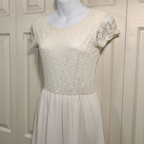 🕊 Sweetest White Lace Dress - Picture 3 of 12